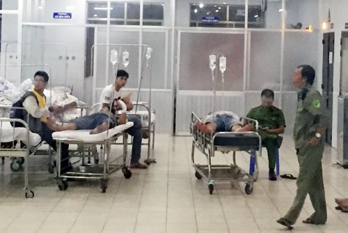 Lực lượng chức năng lấy lời khai tại bệnh viện