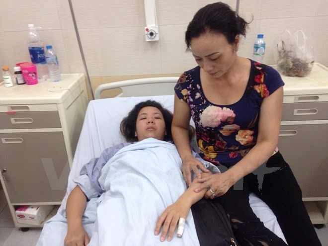 Nạn nhân Ngọc vẫn phải điều trị tại Bệnh viện đa khoa Đức Giang (Ảnh: PV/Vietnam+)