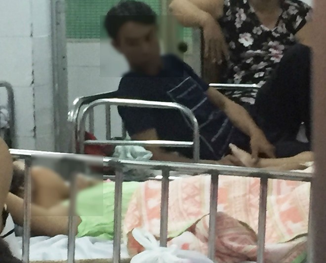 Bé Thương đang được điều trị tại một bệnh viện ở TP.HCM