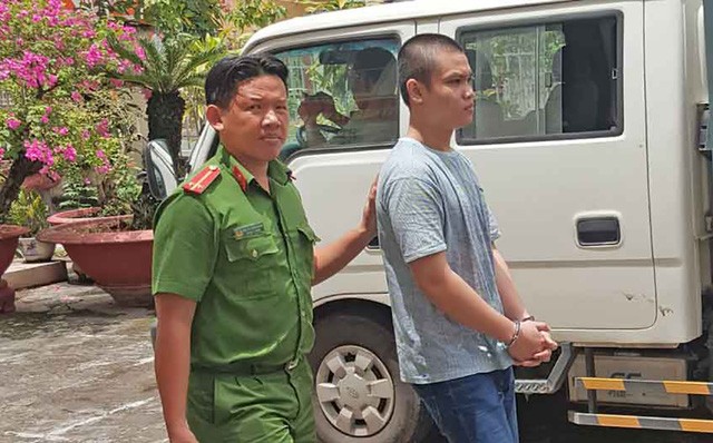 Bị cáo Nguyễn Lư Công Trứ bị dẫn giải về trại giam