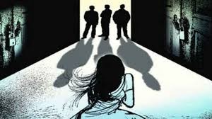 Giải cứu cô gái 21 tuổi bị 5 trai làng cưỡng hiếp
