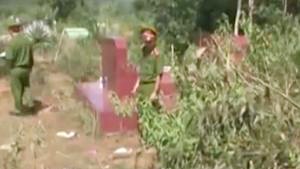 Thiếu nữ bị cưỡng bức trong nghĩa địa