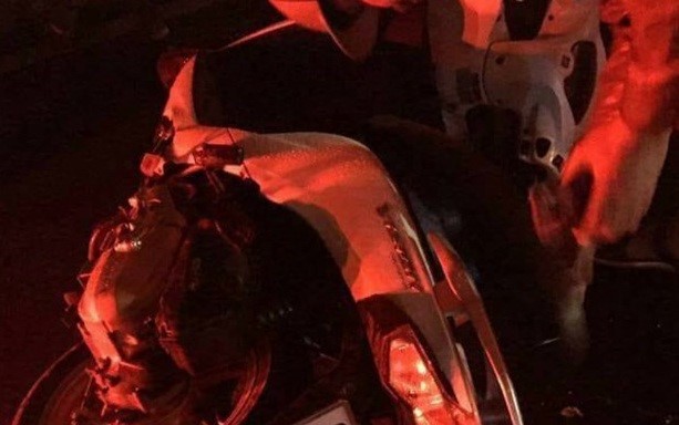 Chiếc xe máy của nạn nhân tại hiện trường