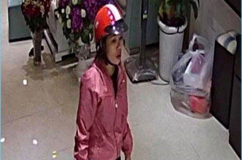 Nữ nghi can trộm đồ trong cửa hàng bị camera ghi hình
