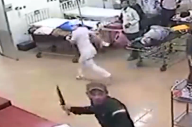 Hình ảnh camera bệnh viện ghi lại vụ hỗn chiến