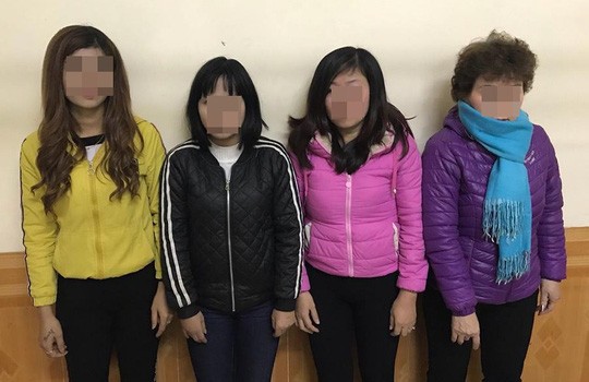 Nhóm 4 phụ nữ bán dâm ở ven sông Tô Lịch