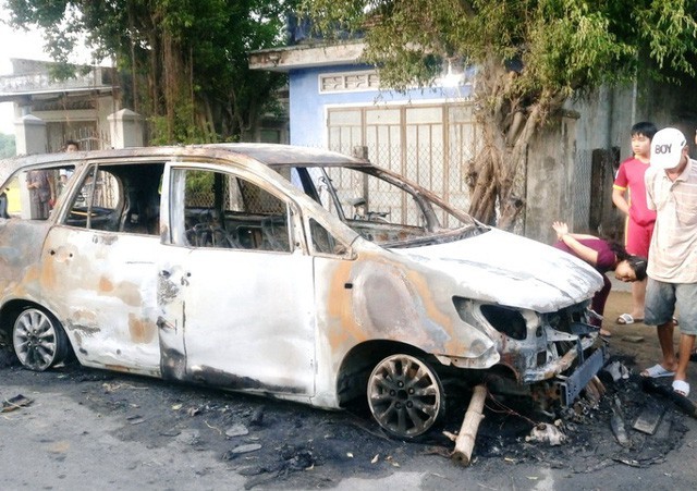 Vụ hỗn chiến kinh hoàng rồi phóng hỏa đốt xe, giữa 2 nhóm thanh niên khoảng 30 người xảy ra ở huyện Tuy Phước (tỉnh Bình Định) gây chấn động làng quê