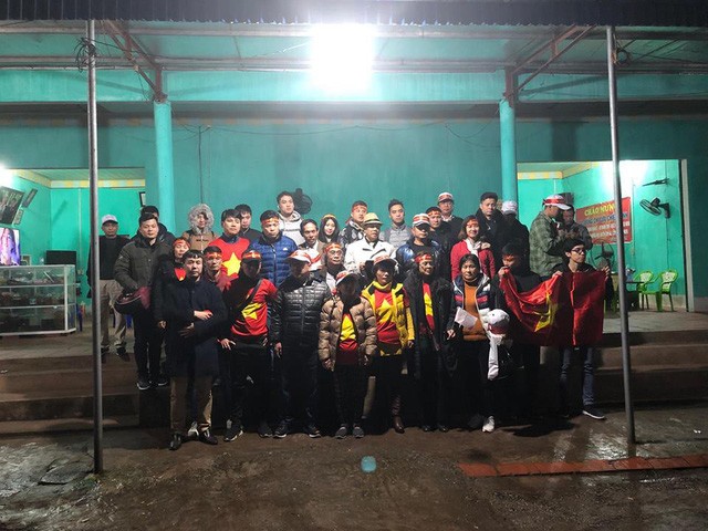 Đoàn du khách 64 người mua tour sang Thường Châu cổ vũ U23 Việt Nam song phải quay về khi đến Móng Cái
