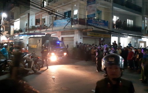 Cảnh sát Đồng Nai bao vây tiệm game, bắt giữ hàng chục giang hồ thanh toán nhau đêm 30 Tết. 