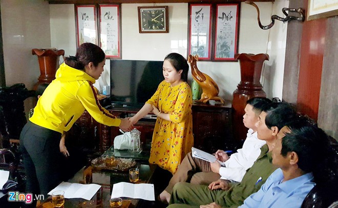 Phụ huynh Nghĩa bắt tay xin lỗi cô Phan Thị Hiên