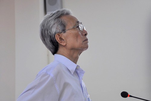 Bị cáo Nguyễn Khắc Thủy tại phiên tòa sơ thẩm: Ảnh: NLĐ