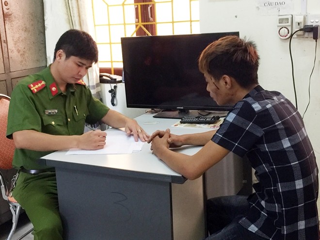 Lái xe Trần Văn Thắng ra tự thú tại cơ quan Cảnh sát điều tra Công an tỉnh Cao Bằng