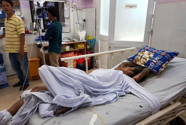 Đối tượng Nguyễn Xuân Phong đang điều trị tại bệnh viện. Cơ quan chức năng xác định Phong bị nhiễm HIV, từng trốn trại cai nghiện