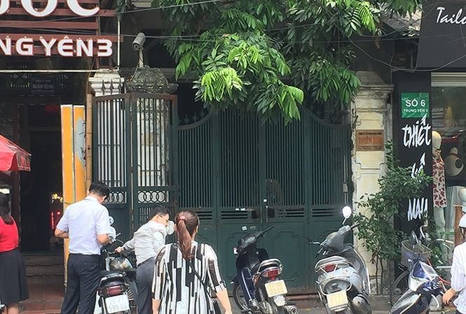 Cơ quan CSĐT khám xét trụ sở Cty Thiên Sơn tại Hà Nội ngày 31/5/2017. Ảnh: Nguyễn Hoàn