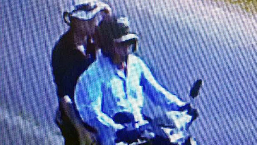 Hình ảnh nạn nhân chở tên cướp đi về xã Tân Thắng do camera ghi lại. Ảnh: Công an cung cấp