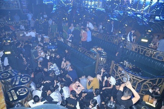 Gần 90 thanh niên bị phát hiện phê ma túy trong quán bar lớn nhất Biên Hòa. Ảnh: CA Đồng Nai