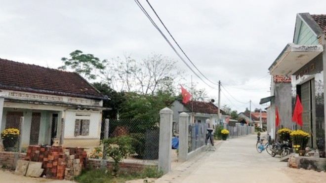 Khối Phú Xuân, thị trấn Phú Phong (huyện Tây Sơn, Bình Định) nơi xảy ra vụ việc thanh niên tự thiêu phản đối cha dẫn nhiều người về đánh bài.
