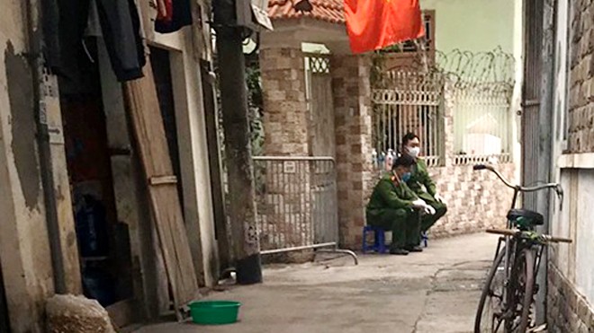 Nhà riêng của nữ tiếp viên này tại Khương Trung đã được phong tỏa. Ảnh: Duy Phạm