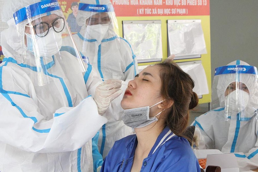 Hà Nội: 3 nhân viên y tế dương tính SARS-CoV-2