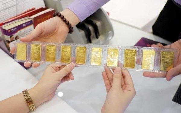 Giá vàng SJC vượt 60 triệu đồng/lượng, vàng nhẫn cũng bứt phá khỏi vùng giá 53 triệu đồng/ lượng.