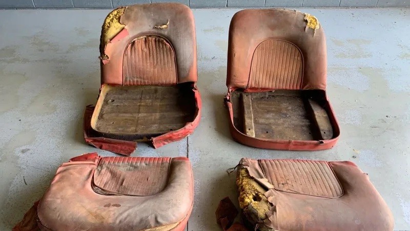 Cặp ghế ôtô 'rách' được rao bán hơn 2 tỷ đồng ở Mỹ