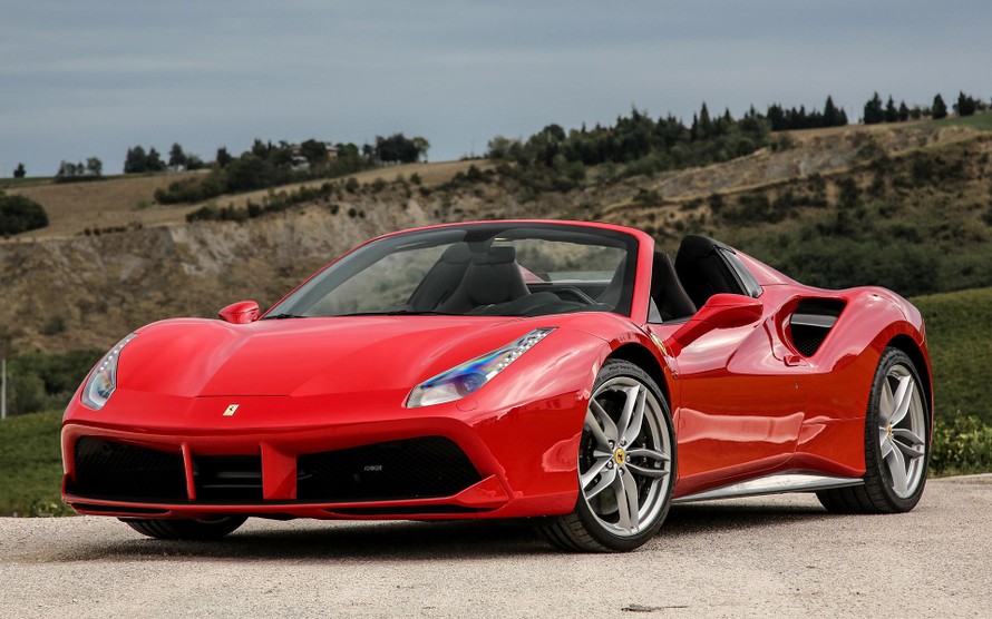 Siêu xe Ferrari bị triệu hồi tại Việt Nam