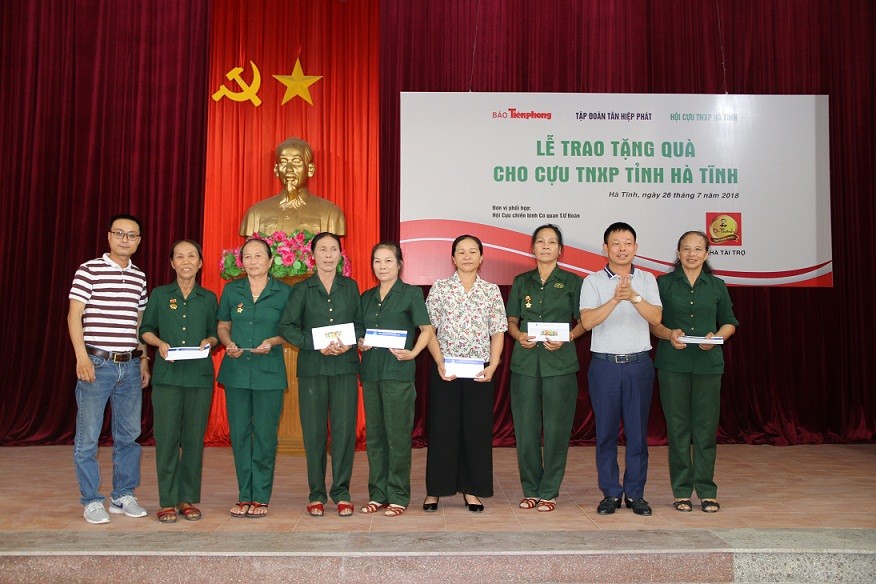 Trao 200 triệu đồng cho cựu TNXP tại Nghệ An và Hà Tĩnh