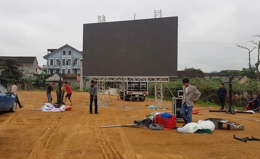 Nhiều nơi ở Hà Tĩnh lắp màn hình 'khủng' xem chung kết AFF Cup