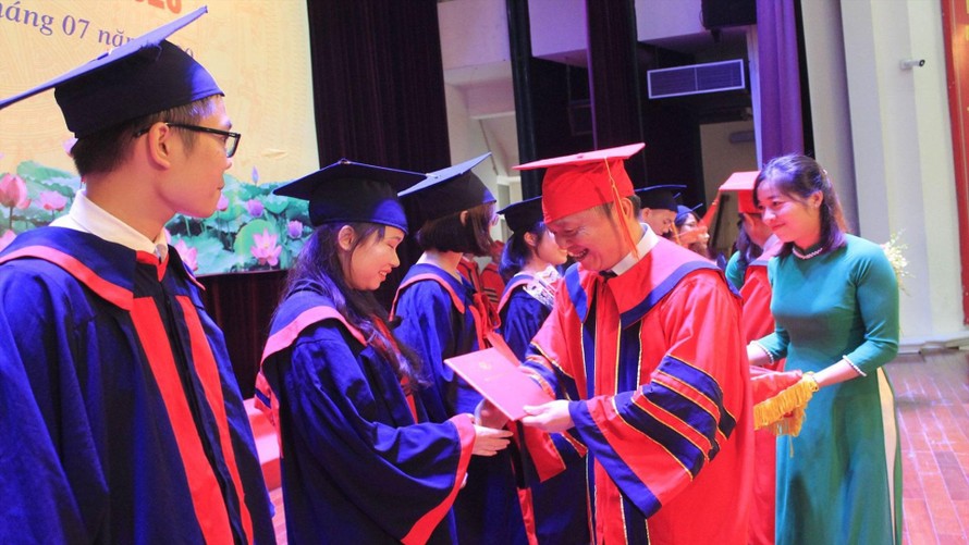 Lễ trao bằng tốt nghiệp tại trường Đại học Y dược, Đại học Quốc gia Hà Nội. Ảnh Umphn
