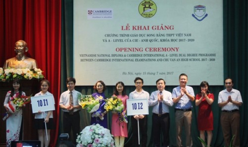 Từ năm học 2017-2018, trường THPT Chu Văn An, Hà Nội chính thức đào tạo chương trình song bằng tú tài