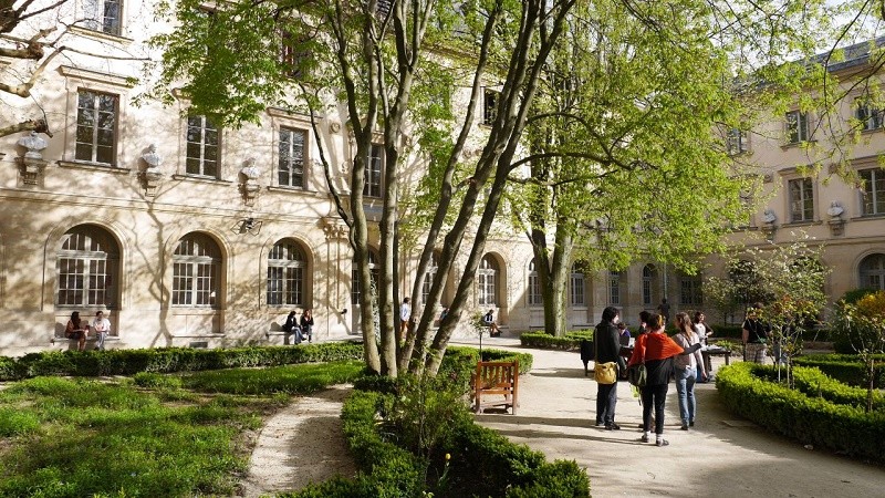 Khuôn viên trường ĐH sư phạm Paris