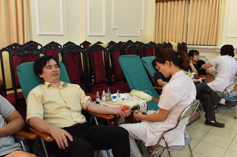 Công chức, đoàn viên tham gia hiến máu