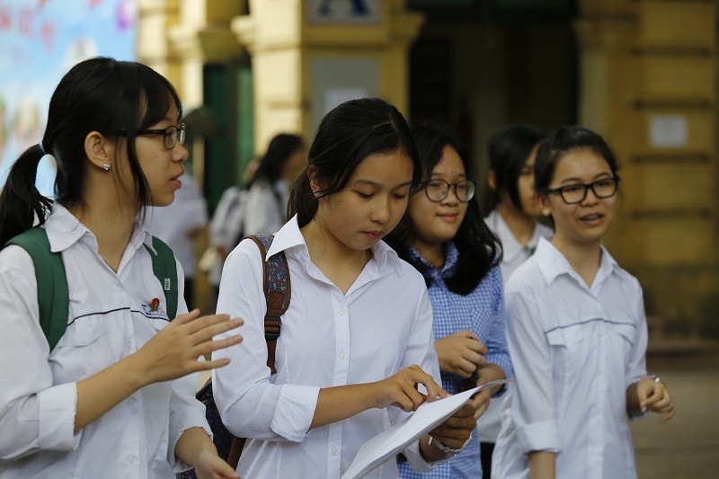 Thí sinh dự thi vào lớp 10 của Hà Nội hôm nay có thể lên trường đăng ký nguyện vọng 1 để biết điểm thi
