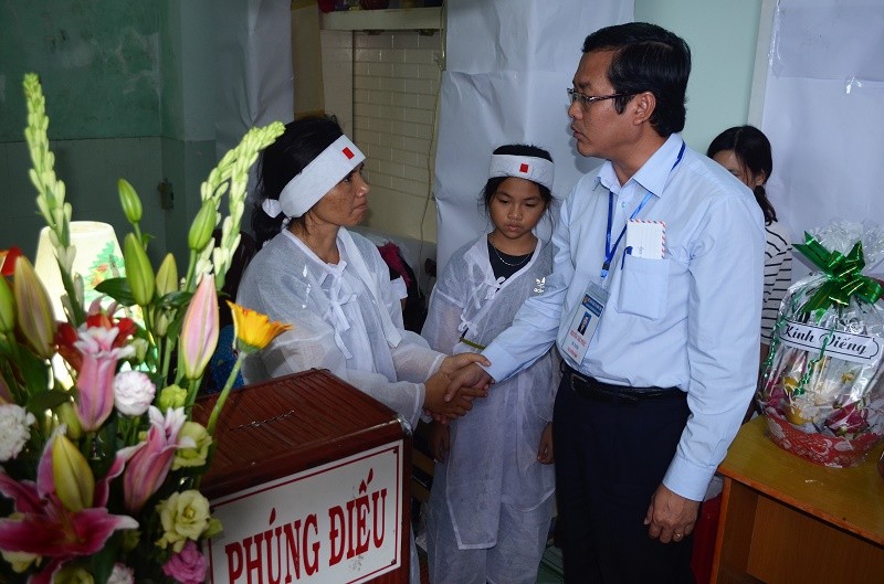 Thứ trưởng Nguyễn Văn Phúc chia sẻ mất mát với gia đình thầy giáo Phạm Quốc Tuấn