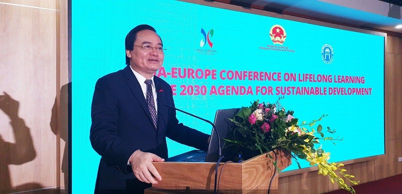 Bộ trưởng Bộ GD&ĐT Phùng Xuân Nhạ phát biểu tại Hội nghị