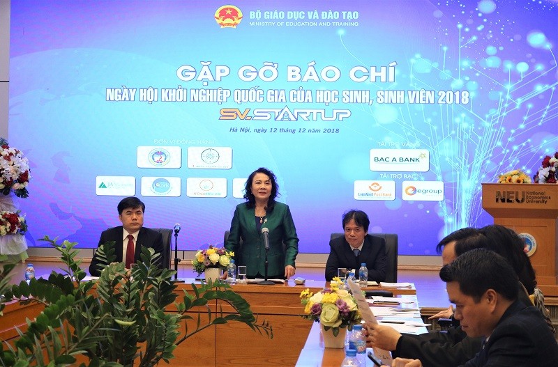Thứ trưởng Bộ GD&ĐT Nguyễn Thị Nghĩa tại buổi gặp gỡ báo chí