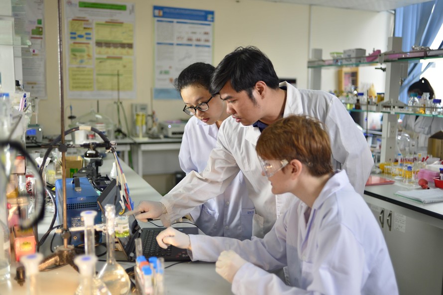 SV ĐH Việt Pháp được học tập, làm việc trong phòng thí nghiệm hiện đại, chuẩn quốc tế