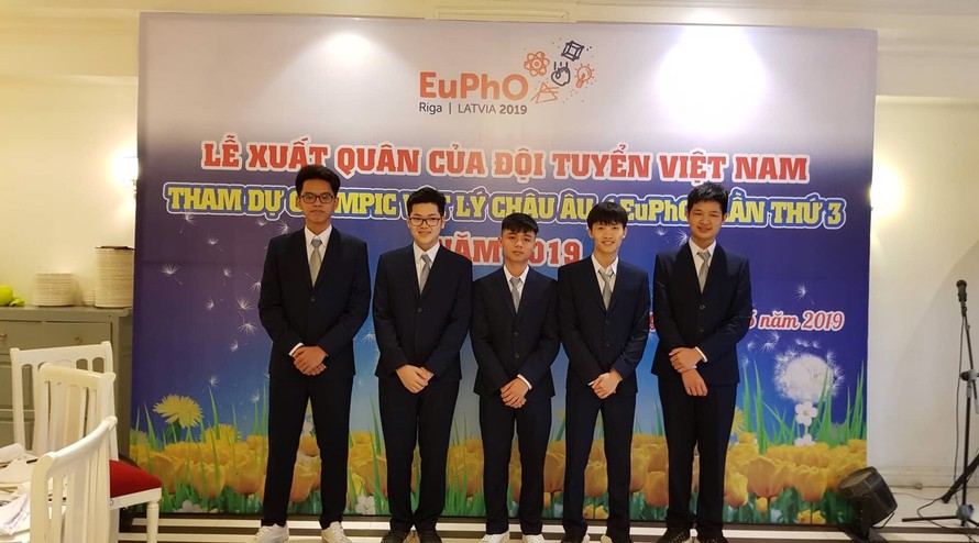 5 thí sinh của đoàn Olympic Việt Nam tham gia EuPhO 2019 tại Latvia