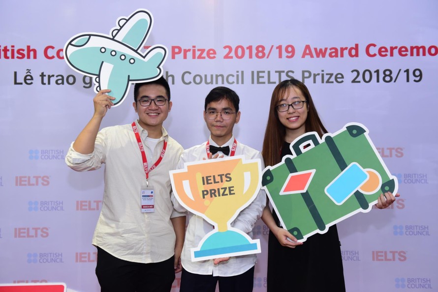 Ba thí sinh Việt Nam giành học bổng IELTS Prize 2018/19