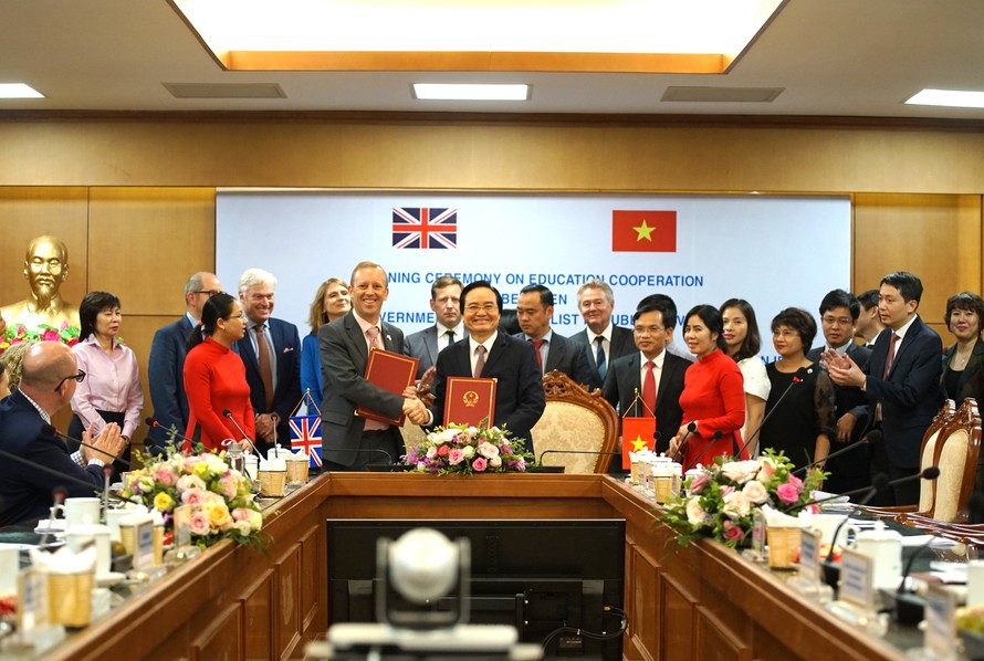 Việt Nam - Vương quốc Anh ký kết biên bản ghi nhớ hợp tác giáo dục 