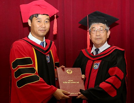 Phong tặng danh hiệu Tiến sĩ danh dự, Giáo sư danh dự