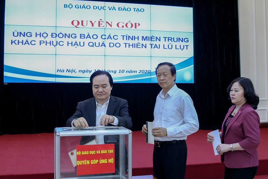 Bộ GD&ĐT phát động quyên góp ủng hộ đồng bào các tỉnh miền Trung