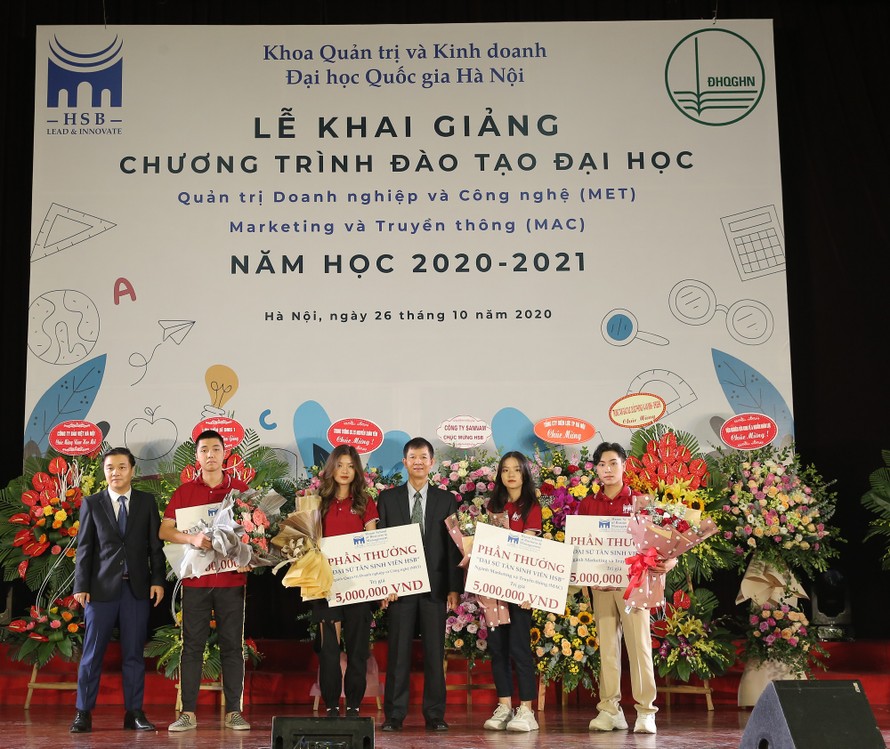 Đại học Quốc gia Hà Nội khai giảng hai chương trình cử nhân sử dụng giáo trình quốc tế