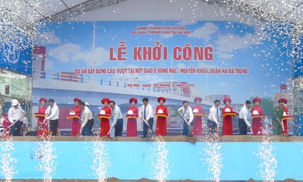 Lãnh đạo TP Hà Nội và Bộ GTVT tại lễ khởi công.