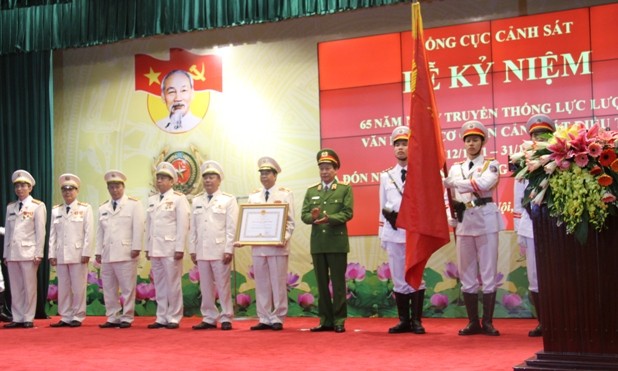 Văn phòng Cơ quan CSĐT nhận Huân chương Chiến công hạng Nhất.