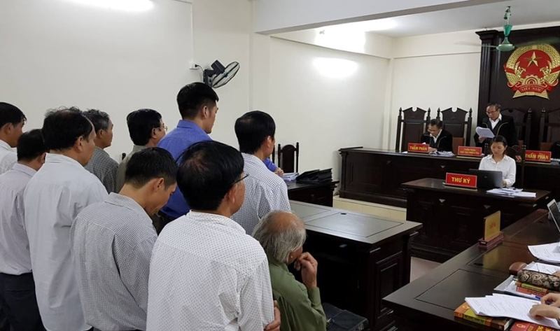 Thẩm phán Trương Việt Toàn thay mặt HĐXX tuyên án phúc thẩm.