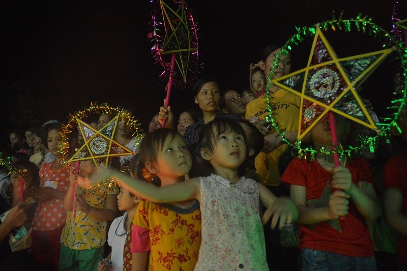 Học sinh tại xã Ngọc Linh trong đêm tổ chức Trung Thu sớm.