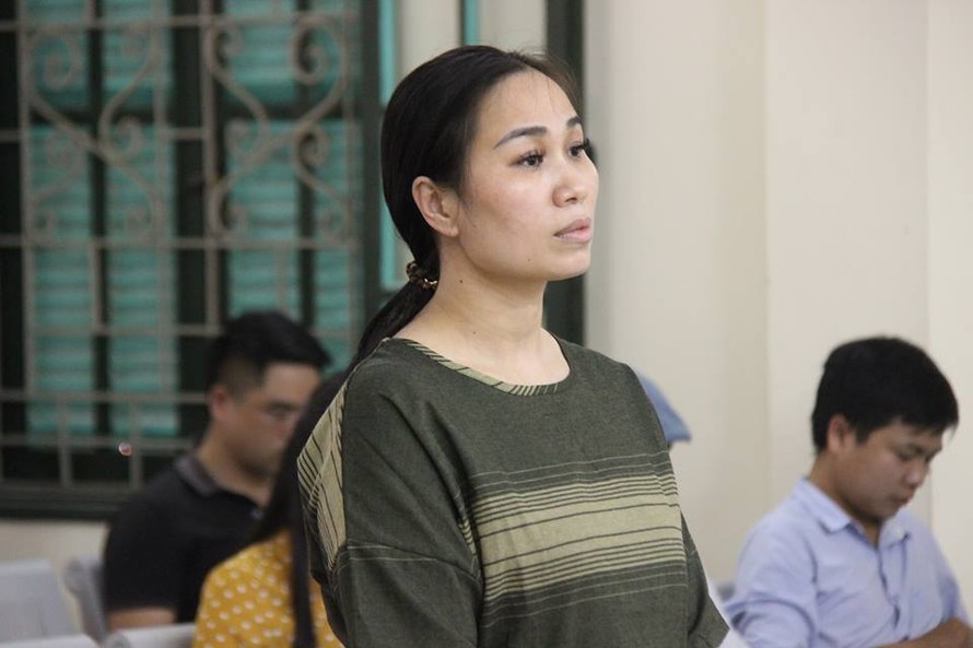 Bị cáo Nguyễn Thị Vân khai đã bỏ 1 tỷ đồng để người tình phải đi tù.