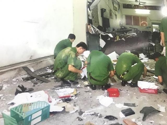 Hiện trường vụ khủng bố vụ nổ trụ sở Công an phường 12 (quận Tân Bình, TPHCM)