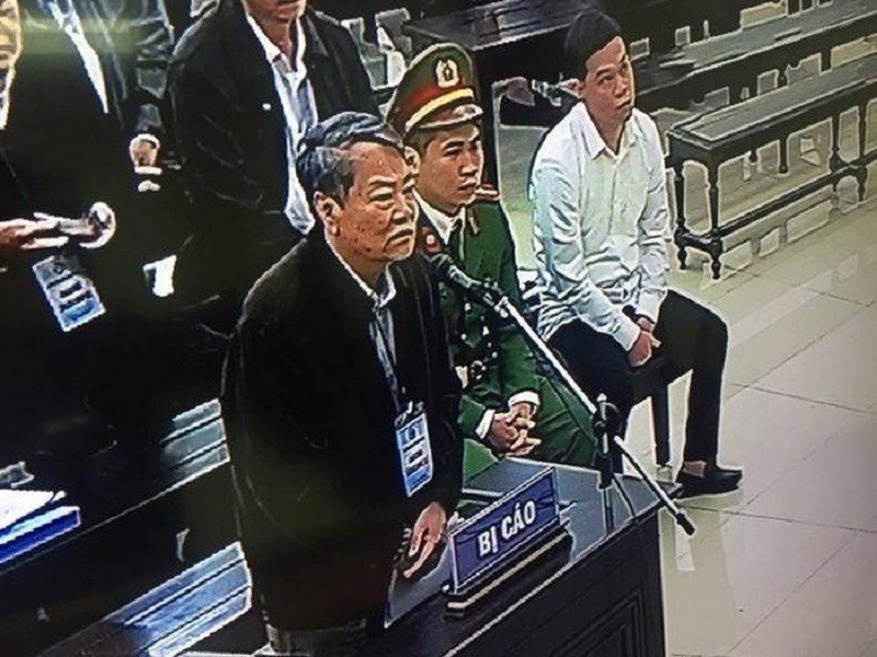 Bị cáo Phan Xuân Ít trình bày tại tòa.